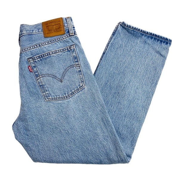 LEVI’S Wedgie Straight Ripped Distressed Jeans in Light Washed Button - Picture 10 of 11